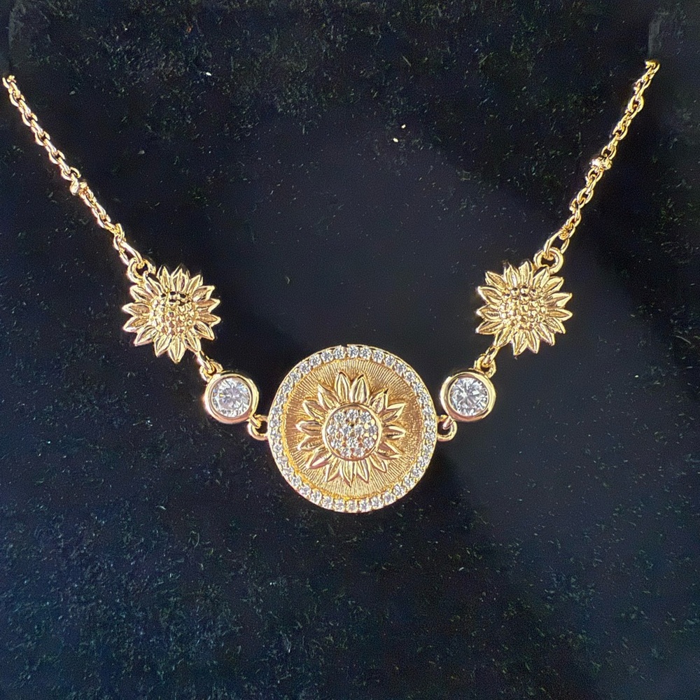 Gold Sunflower Pendant Bracelet